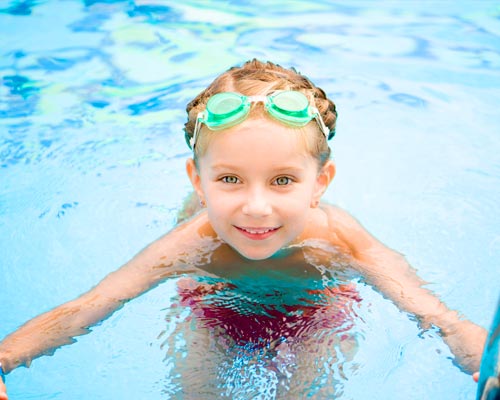 Little girl in the swimming pool