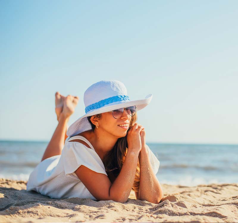 Ragazza al mare