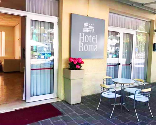 L'ingresso dell'hotel